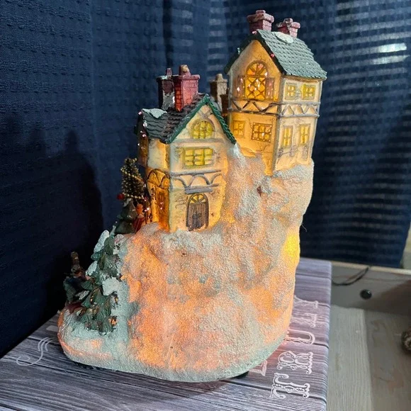 Vintage 2004 fiber Optic Village Lighted Christmas Holiday Decor 10.5" Tall - Picture 3 of 17